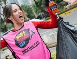 Cinta Laura Ajak Penggemar Bersihkan Sampah di Jakarta, Aksinya Tuai Pujian