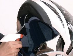 9 Tips Merawat Helm agar Tahan Lama dan Bebas Bau
