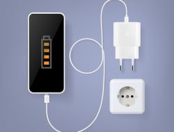 Pentingnya Mencabut Charger Setelah Baterai Penuh, Berdampak Bagi Lingkungan dan Perangkat