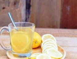 Minum Air Lemon di Pagi Hari, Manfaat atau Sekadar Tren?