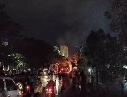 Capek, Lapar, Kenapa Tidak Dibubarkan? Warga Keluhkan Aksi Indonesia Gelap di Makassar