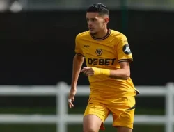 Ikut Latihan di Tim Utama Wolveshampton, Justin Hubner Balas Pertanyaan Fans