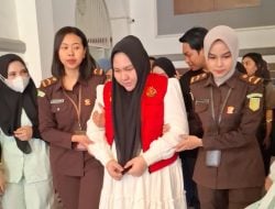 Mira Hayati Didakwa Edarkan Skincare Bermerkuri, Kuasa Hukum Minta Keringanan