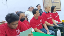 Lima terdakwa ketika mendengarkan tuntutan JPU Kejari Medan di ruang sidang Cakra VI, Pengadilan Negeri Medan, Selasa (4/3/2025). (ANTARA/Aris Rinaldi Nasution)