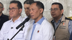 Direktur Tindak Pidana Ekonomi Khusus (Dirtipideksus) Badan Reserse Kriminal Polri sekaligus Kepala Satgas Pangan Polri Brigjen Pol Helfi Assegaf dalam ekspose temuan pabrik Minyakita, di Karawang, Jawa Barat, Kamis (13/3/2025). ANTARA/Putu Indah Savitri