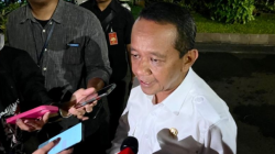 Menteri ESDM Bahlil Lahadalia menjawab pertanyaan wartawan selepas rapat bersama Presiden Prabowo Subianto di Kompleks Istana Kepresidenan, Jakarta, Kamis (20/3/2025). ANTARA/Fathur Rochman.