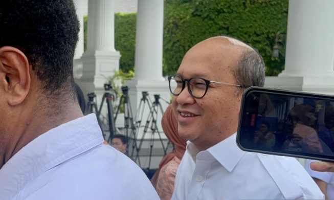 CEO BPI Danantara Rosan Perkasa Roeslani menjawab pertanyaan wartawan saat dia ditemui, di Kompleks Istana Kepresidenan, Jakarta, Jumat (21/3/2025). ANTARA/Genta Tenri Mawangi