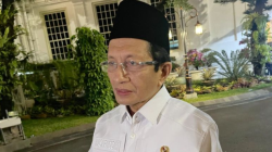 Menteri Agama (Menag) Nasaruddin Umar menjawab pertanyaan wartawan saat dia ditemui di Kompleks Istana Kepresidenan, Jakarta, Jumat (21/3/2025). ANTARA/Fathur Rochman.