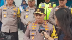 Kapolri Jenderal Pol. Listyo Sigit Prabowo ketika hadir di Kantor Jasa Marga KM. 70, Karawang, Jumat (28/3/2025). (ANTARA/Aldi Sultan)
