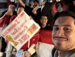 Tiba di Australia, Thom Haye Dapat Sambutan Luar Biasa dari Para Suporter