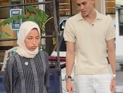 Bikin Konten Bareng Aisar Khaled, Outfit Jennifer Coppen Disorot