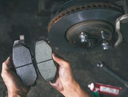 Jangan Abaikan… Ini Ciri-ciri Kampas Rem Mobil yang Harus Segera Diganti