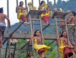 Meski Di Bali, Desa Tenganan Pegringsingan Rayakan Nyepi Dengan Cara Yang Berbeda