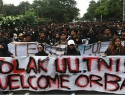 Demo Tolak Revisi UU TNI Ricuh, Tarik Militer Kembali ke Barak