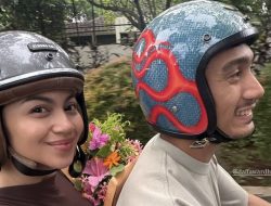 Romantis di Momen Lebaran, Ariel Tatum dan Daffa Wardhana Jalan-jalan Naik Vespa
