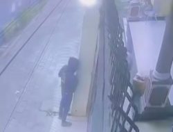CCTV Bongkar Aksi Brutal Rampok Bersenjata Parang di Kota Makassar