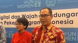 Direktur Pelindungan WNI dan BHI Kementerian Luar Negeri (Kemlu) RI Judha Nugraha (kanan) ditemui usai agenda peluncuran SARI (Sahabat Artifisial Migran Indonesia), fitur chatbot untuk PMI, bersama UN Women di Jakarta, Senin (21/4/2025). (ANTARA/Nabil Ihsan)
