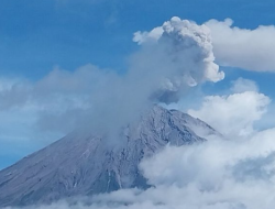 Semeru Erupsi Empat Kali Pagi Ini, Kolom Abu Capai 800 Meter