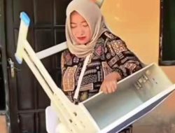 Viral… Orang Tua Siswa Bawa Kursi dan Meja Mengganti yang Rusak, Sakit Hati dengan Tuduhan Kepala Sekolah