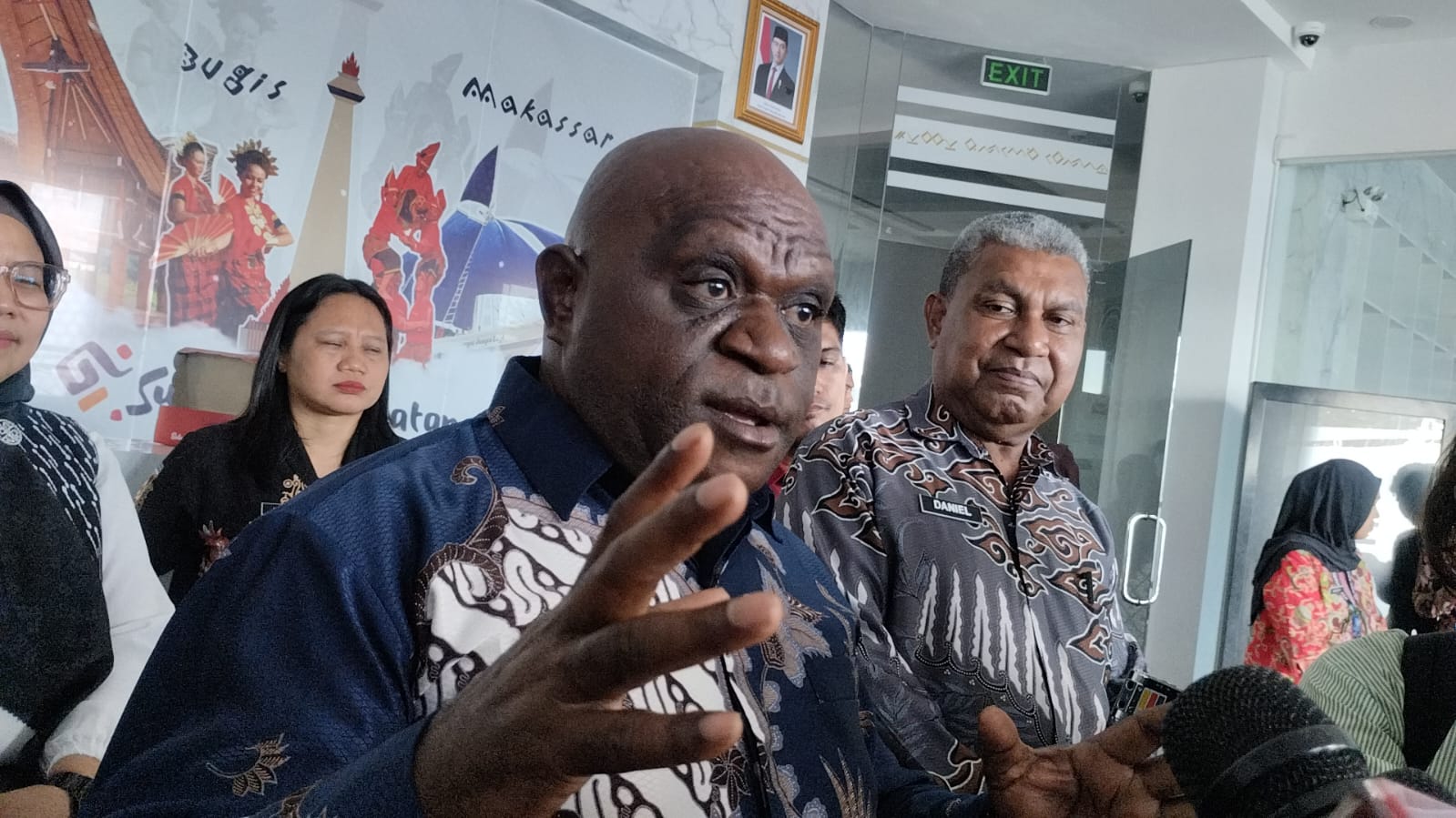 Menteri Hak Asasi Manusia (HAM) Natalius Pigai melakukan kunjungan kerja ke Kantor Wilayah Kementerian HAM Susel (Foto: Muhsin/fajar)