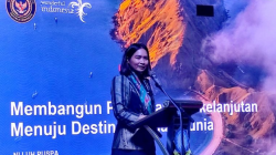 Wakil Menteri Pariwisata (Wamenpar) Ni Luh Puspa memaparan materi saat membawakan kuliah umum dengan mengangkat tema Membangun Pariwisata Berkelanjutan Menuju Destinasi Kelas Dunia di Politeknik Pariwisata (Poltekpar) Makassar, Sulawesi Selatan, Kamis (15/5/2025). ANTARA/Darwin Fat