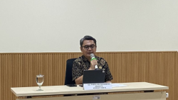 Anggota Komnas HAM RI Uli Parulian Sihombing saat konferensi pers di Kantor Komnas HAM, Jakarta, Jumat (16/5/2025). (ANTARA/Fath Putra Mulya)