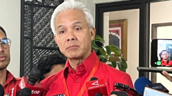 Ketua DPP PDIP Ganjar Pranowo saat memberikan keterangan kepada awak media di Sekolah Partai PDIP, Jakarta, Jumat (16/5/2025). (ANTARA/Narda Margaretha Sinambela)
