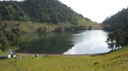 Arsip foto: Ranu Kumbolo menjadi batas pendakian Gunung Semeru yang akan dibuka mulai 18 Mei 2025. (ANTARA/Zumrotun Solichah)