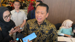 Anggota Komisi III DPR RI Bambang Soesatyo menjawab pertanyaan wartawan di Jakarta, Kamis (17/4/2025). ANTARA/Fath Putra Mulya