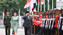Presiden RI Prabowo Subianto dan Perdana Menteri Thailand Paetongtarn Shinawatra melalukan inspeksi pasukan dalam Upacara Kunjungan Resmi di Government House, Bangkok, Senin (19/5/2025). ANTARA/HO-Kantor Perdana Menteri Thailand