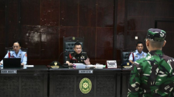 Terdakwa Kelasi Satu Jumran (berdiri) dihadirkan dalam sidang dengan agenda pemeriksaan saksi terkait pembunuhan jurnalis Juwita di Pengadilan Militer (Dilmil) I-06 Banjarmasin, Kota Banjarbaru, Kalimantan Selatan, Senin (19/5/2025). (ANTARA/Tumpal Andani Aritonang)