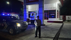Anggota Polres Agam sedang berada di SPBU Tiku Selatan, Kecamatan Tanjung Mutiara, Kabupaten Agam. ANTARA/HO-Humas Polres Agam.