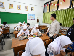 Cek Menu MBG, Gibran Blusukan ke Dapur Sekolah