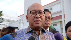 Chief Executive Officer (CEO) Badan Pengelola Investasi (BPI) Danantara Rosan Roeslani memberikan keterangan pers di Kompleks Istana Kepresidenan, Jakarta, Selasa (20/5/2025). ANTARA/Mentari Dwi Gayati