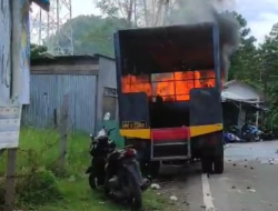 Demo Mahasiswa Uncen Ricuh: 4 Polisi Terluka, Truk Dibakar!