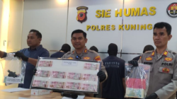 Polres Kuningan saat menggelar konferensi pers terkait dengan kasus peredaran uang palsu di Kuningan, Jawa Barat, Kamis (22/5/2025). ANTARA/HO-Polres Kuningan