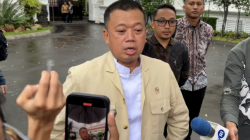 Menteri ATR/Kepala BPN Nusron Wahid menjawab pertanyaan wartawan saat dia ditemui di Istana Kepresidenan, Jakarta, Jumat (23/5/2025). ANTARA/Genta Tenri Mawangi.