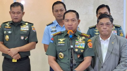 Panglima TNI Jenderal TNI Agus Subiyanto memberikan keterangan kepada wartawan di Gedung Nusantara II, Kompleks Parlemen Senayan, Jakarta, Senin (26/5/2025). ANTARA/Fianda Sjofjan Rassat