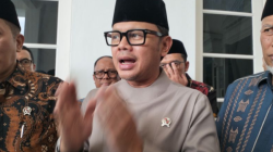 Wakil Menteri Dalam Negeri (Wamendagri) Bima Arya Sugiarto saat diwawancarai di Kota Padang, Sumatera Barat, Kamis (29/5/2025). ANTARA/Muhammad Zulfikar
