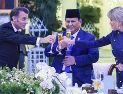 Istana Bongkar Fakta Minuman Prabowo saat  Bersulang dengan Macron, Teddy Jelaskan Begini…