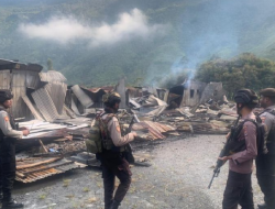 Teror Malam di Puncak Jaya, Rumah Kepala Distrik hingga Balai Desa Dibakar!