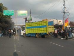 3 Orator dan Tiga Panggung di Satu Jalan Bikin Warga Bingung: Tidak Tahu Mau Dengar yang Mana