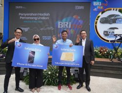 Apresiasi Nasabah Loyal, BRI Serahkan Hadiah BRImo FSTVL 2024 kepada Para Pemenang