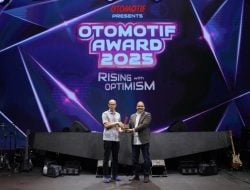 Buktikan Diri Sebagai Pemimpin Kendaraan Listrik, BYD Borong 3 Penghargaan di OTOMOTIF Award 2025
