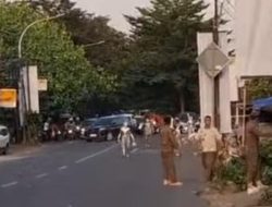 Bukan Cuma Minta Uang, Manusia Silver Kini Bawa Senjata