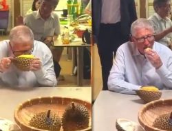 Kunjungi Singapura Sebelum ke Indonesia, Bill Gates ‘Kaget’ Coba Durian