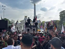 Tolak Program Hemat, Ribuan Ojek Online Turun ke Jalan di Kota Surabaya