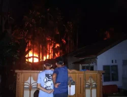 Berjam-jam Berjibaku Padamkan Kebakaran Pabrik Karet, Aparat TNI Ikut Bergerak