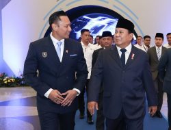 Puja-puji Prabowo Acungi Jempol AHY, Pertanda Apa?