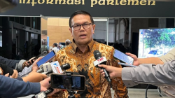 Anggota Komisi X DPR RI Sabam Sinaga di kompleks parlemen, Senayan, Jakarta, Selasa (3/5/2025). ANTARA/Melalusa Susthira K.